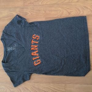 SF Giants v-neck embroidered t-shirt